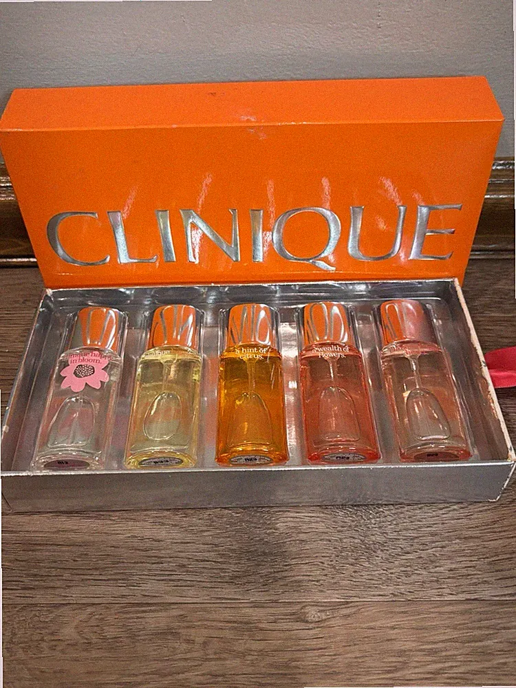 Clinique a little happiness Gift Set: Perfume Mini Spray Rare (5) .24 Oz New